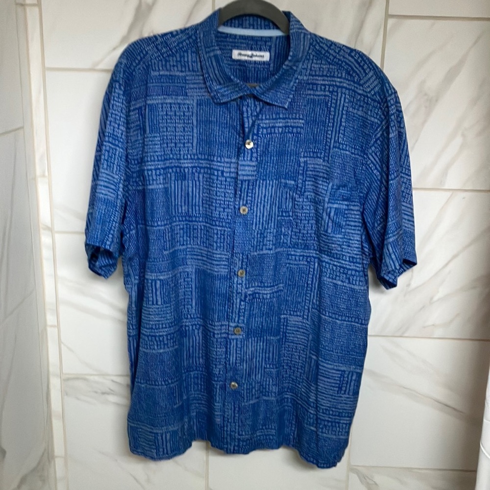 Tommy Bahama blue and white XL mens button up shirt